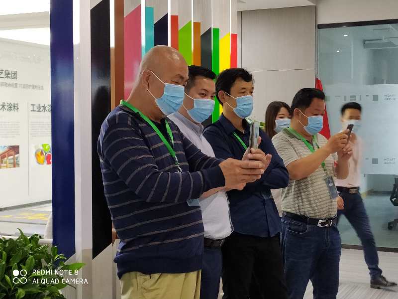 莫藝客戶(hù)詳細(xì)了解產(chǎn)品